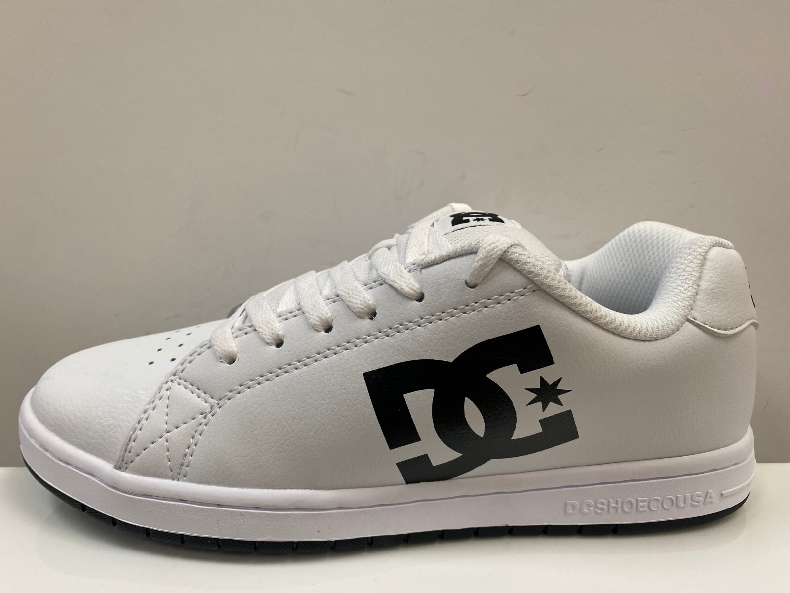 DC Serial Graffik Trainers Mens UK 9 US 