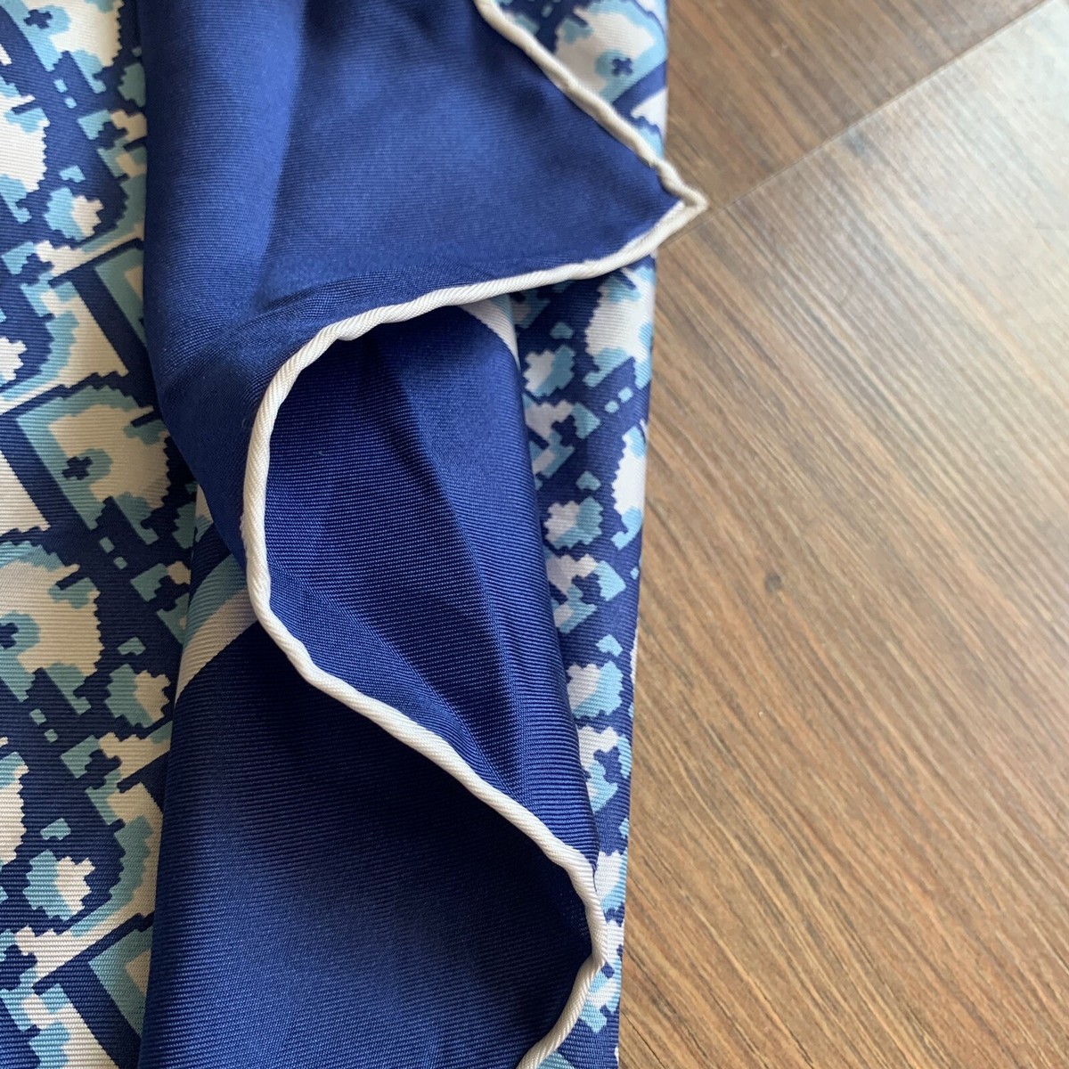Christian Dior シルクバンダナ CHRISTIAN DIOR Silk Crepe de Chine Panda in Garden Scarf