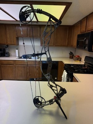 Hoyt Defiant 2017 (bare bow only) 