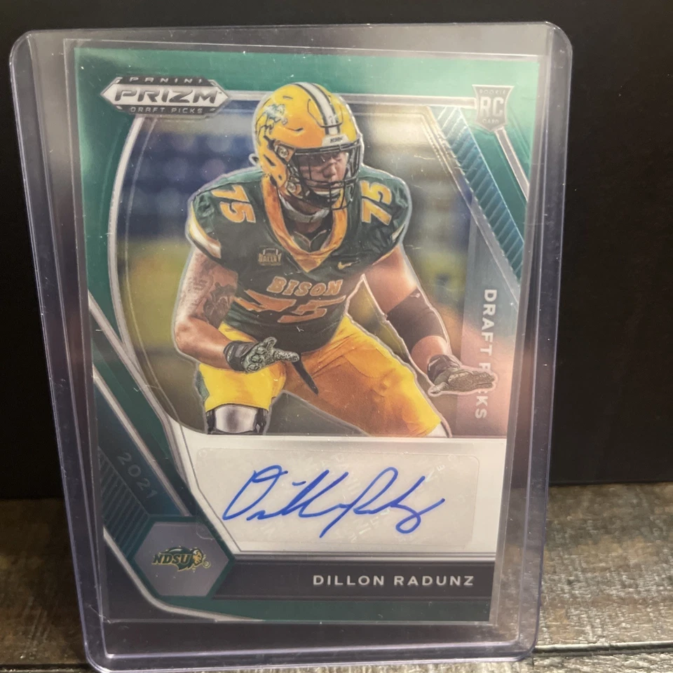 2021 Panini Prizm Draft Picks Autographs Dillon Radunz Green Prizm (AU, RC) - Image 3 of 3