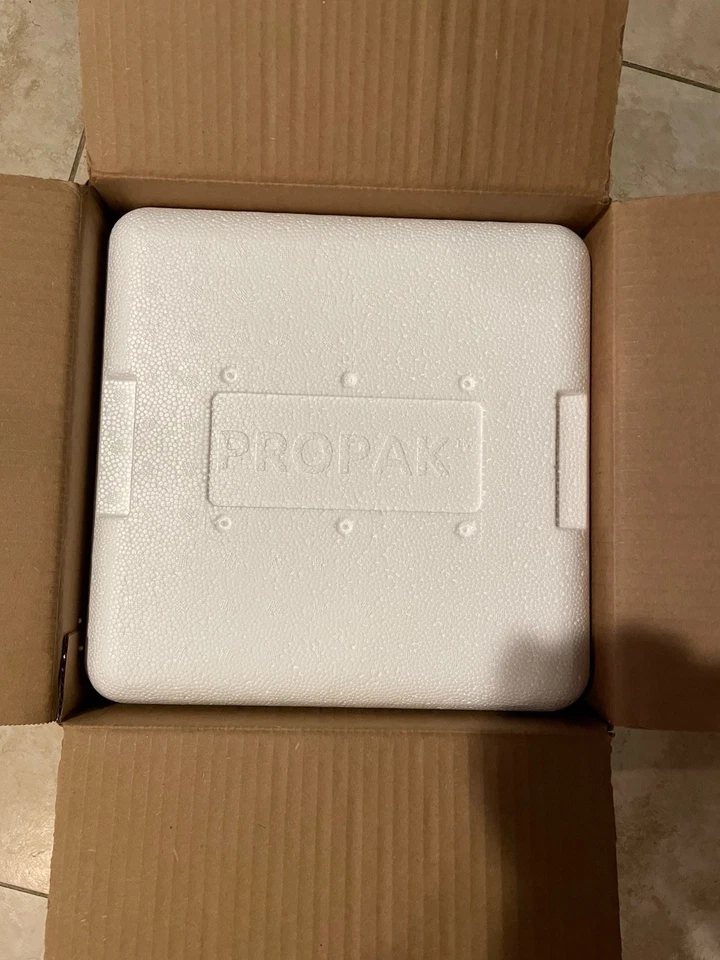 ProPak Styrofoam Shipping Box Cooler 8”X8"X8" Interior , 2 gel packs included - Image 2 of 3