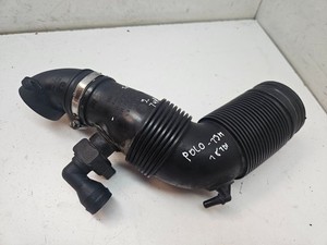 Volkswagen Polo V 6R 2010 Benzin 1kW Ansaugrohr Ansaugschlauch Turbolader