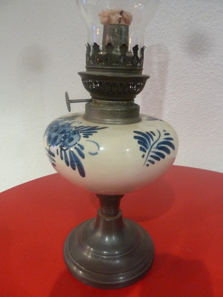 ANCIENNE LAMPE A PETROLE EN ETAIN - Photo 1/3