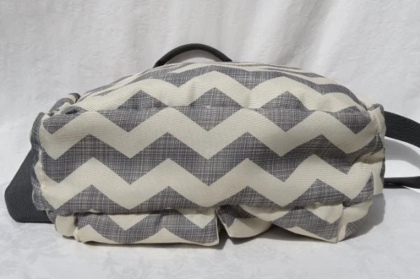 Bolso de hombro SKIP HOP gris Chevron pañal mensajero dúo firma Foto 3 de 4