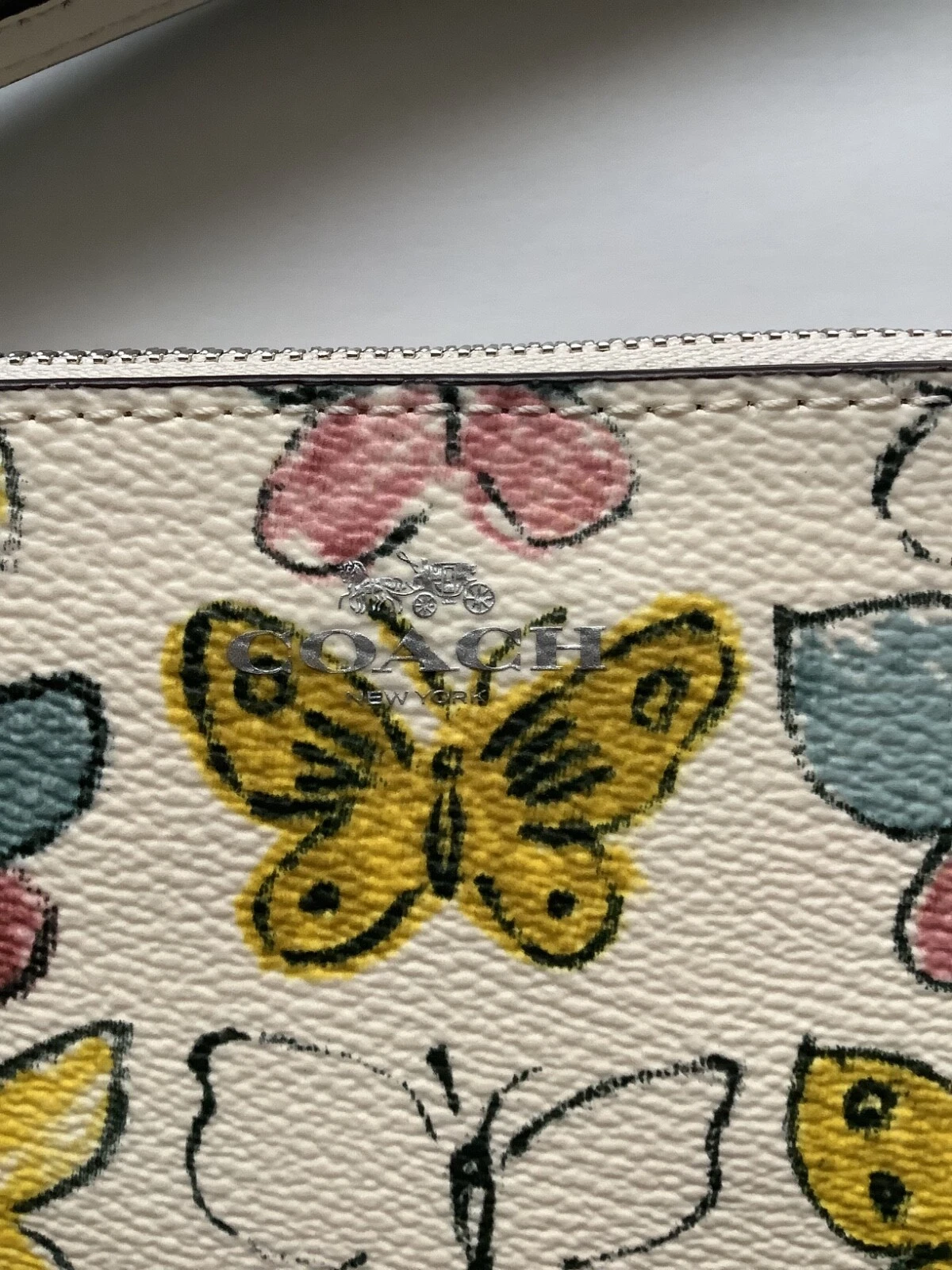 Portafoglio Coach Angolo Zip Polso Stampa Farfalla Tela Pelle Gesso CAQ55 Nuovo con etichette