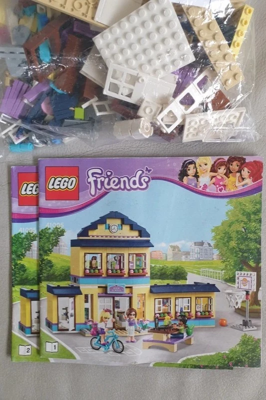 LEGO Friends 41005 Heartlake High, photo 2 sur 2