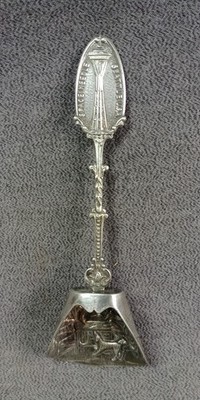 Seattle Space Needle Sugar Souvenir Spoon Holland Embossed Dog Silver 90 .7 Oz