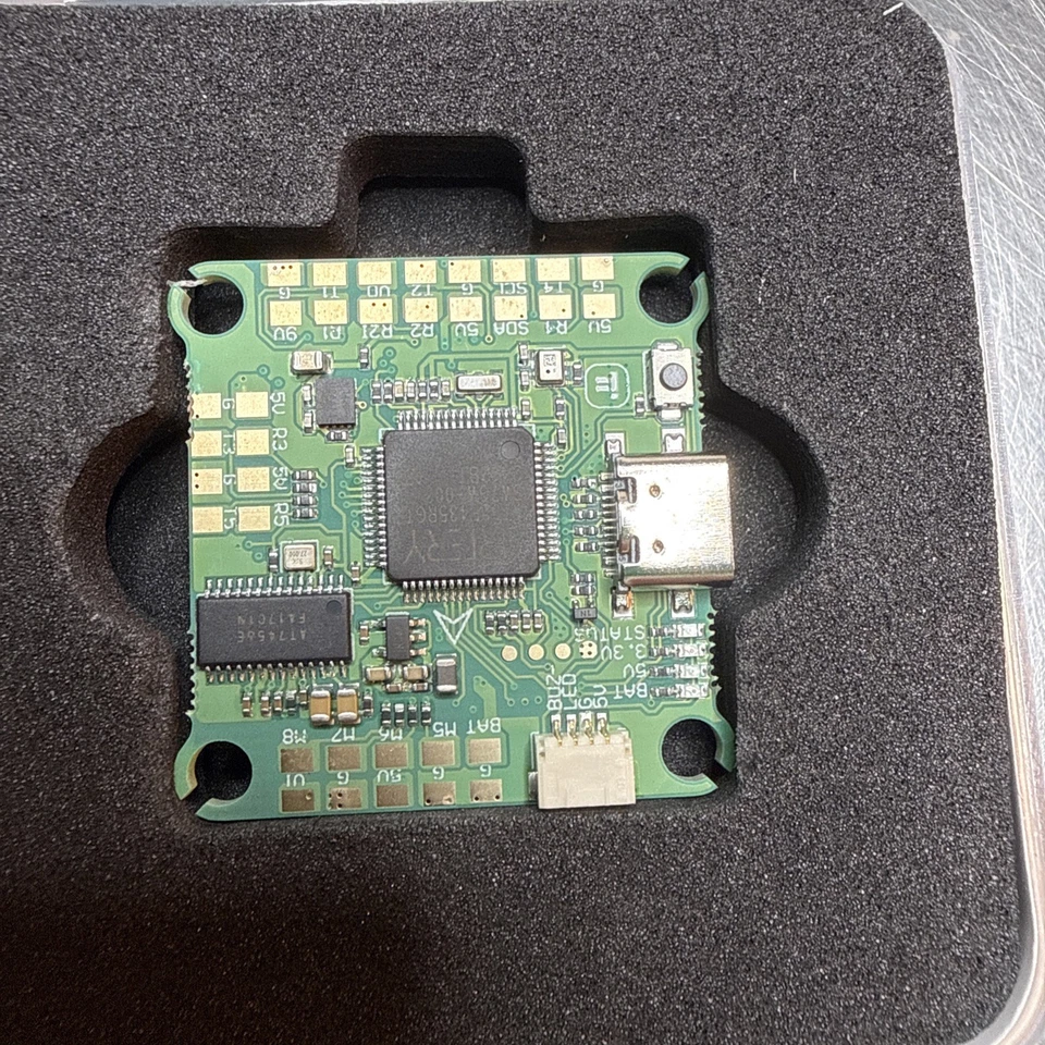 iFlight BLITZ ATF435 Flight Controller with BEC 32MB Flash 6 UARTS 30.5*30.5mm - Image 3 of 4