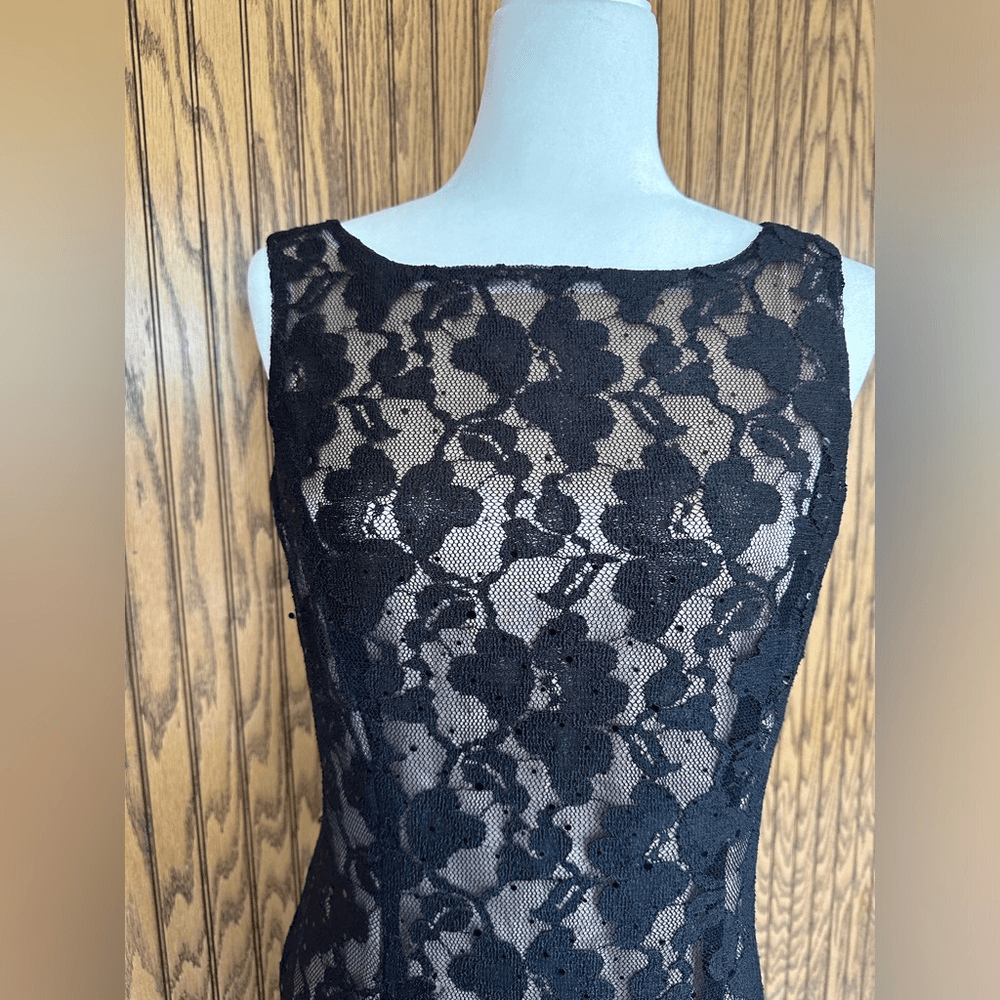 Tahari Womans Black/Gold Metallic Stretch Glitter Lace Sheath Dress Tahari Womans Black/Gold Metallic Stretch Glitter Lace Sheath Dress
