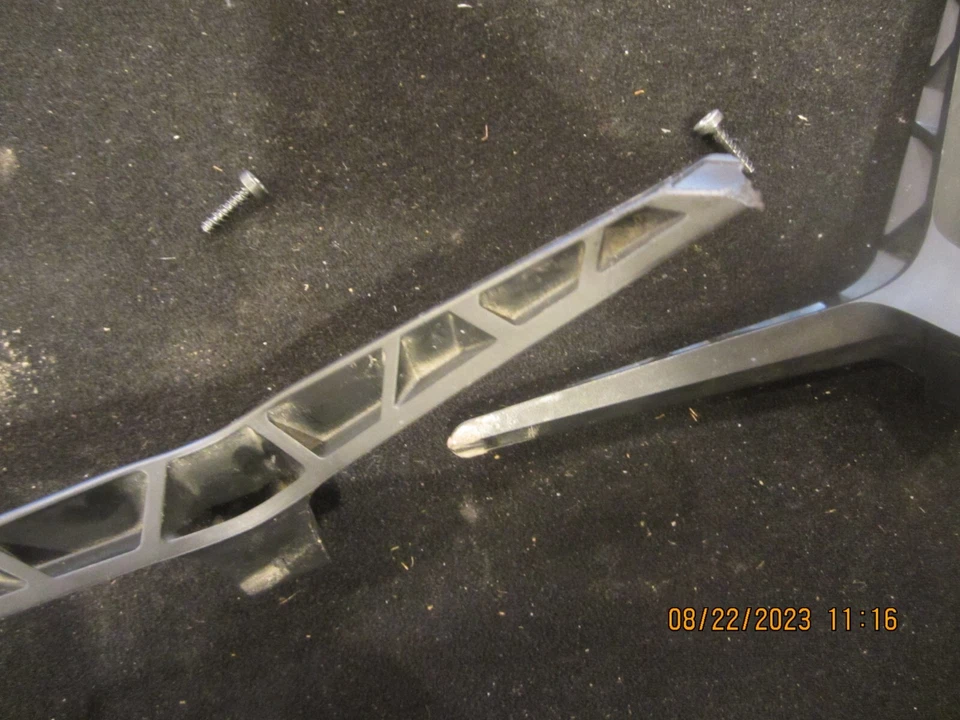 Vizio P34T3549XRD01C01BZ Tv stand legs V435-H1 V435-H11 has screws - Image 4 of 4