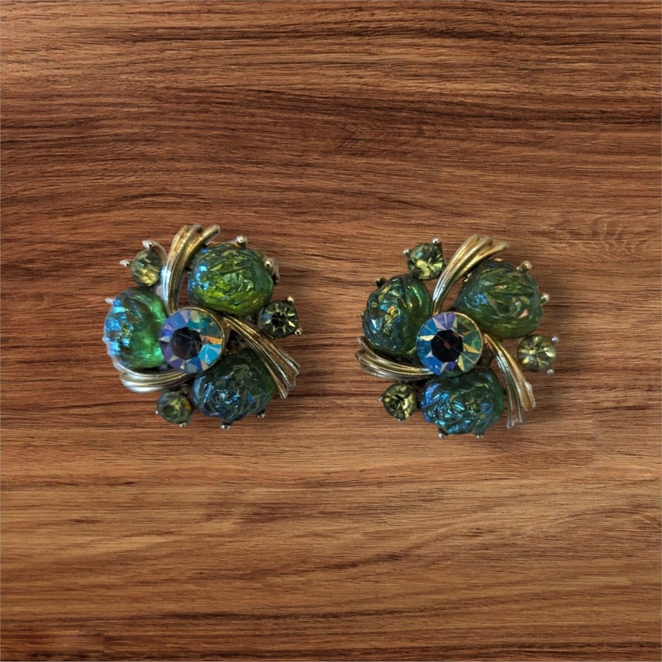 Lisner clip on earrings green rhinestone gold tone flower sparkle