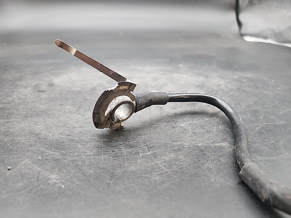 04-05 AUDI S4 Cabriolet Terminal de batería Q8-435 Cable de tierra 8E1971235F OEM Foto 3 de 4