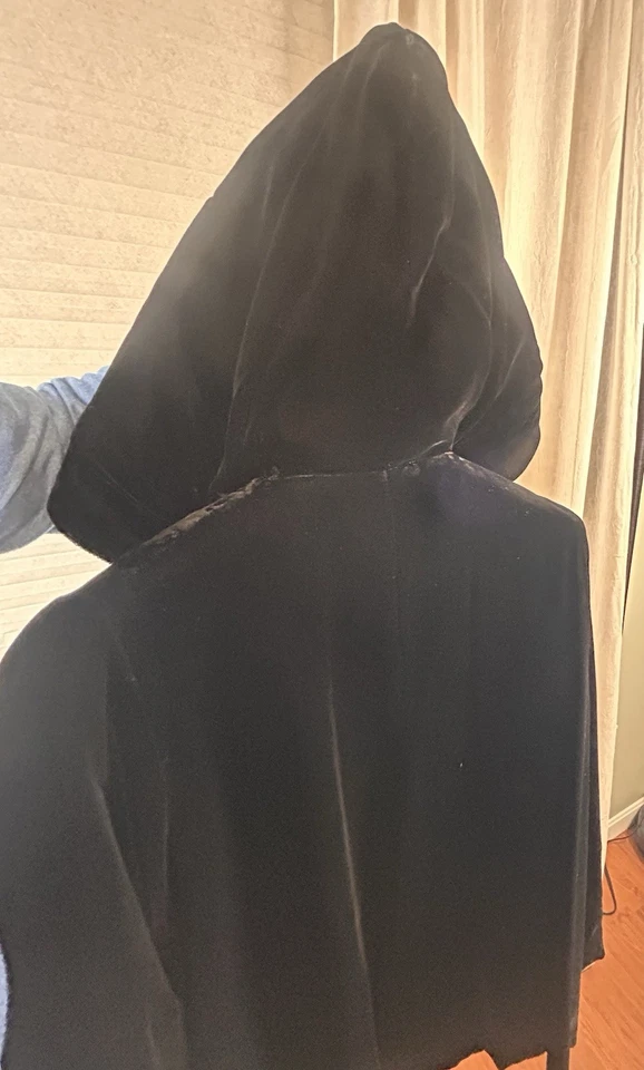 Capa con capucha de terciopelo negro vintage años 50 bruja gótica/renacimiento/capa de ópera Foto 2 de 4