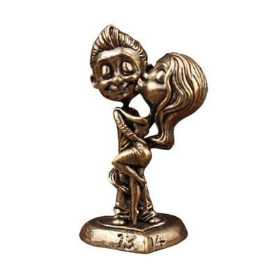 Couple Figurines Husband and Wife Hug Statue Kissings Lover Sculpture Ornament