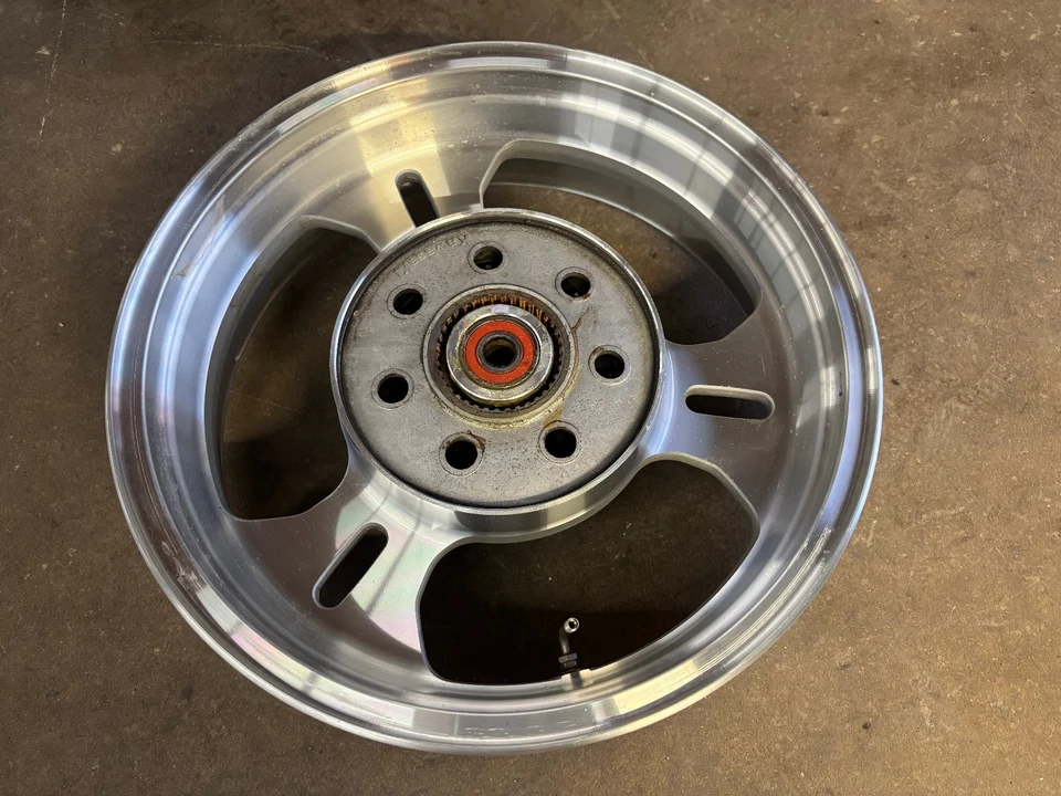 Llanta trasera recta 17" Kawasaki Meanstreak Vulcan VN1500 1500 2002 2003 OEM Foto 2 de 4