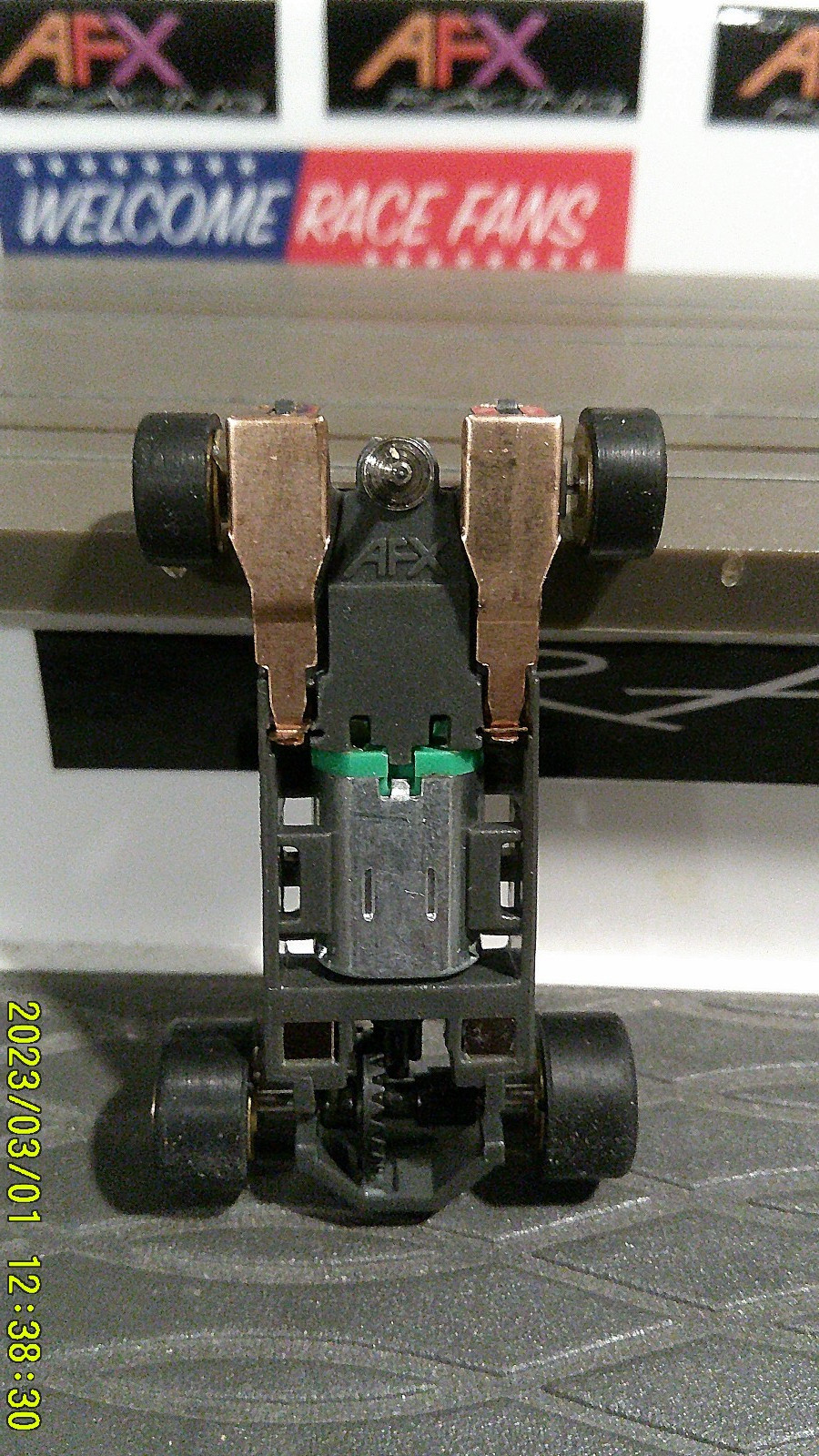 AFX RACING H.O. SCALE MEGA G+ 1.7 NARROW CHASSIS GOLD IN-LINE RIMS GREEN CAM
