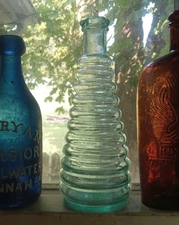 E.R.DURKEE NEW YORK 11 RING TAPERED BEEHIVE PEPPERSAUCE BOTTLE 1880s APPLIED LIP