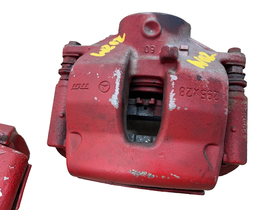 Juego de pinzas de freno delanteras izquierda y derecha MERCEDES-BENZ C300 W204 2008-2014 ROJO OEM Foto 2 de 4