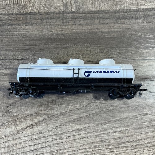 HO Scale “Cyanamid” Triple Dome Oil Tanker Freight Train Car #1