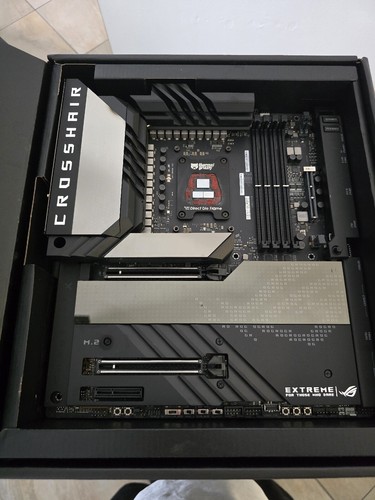 ASUS ROG Crosshair X670E Extreme AM5 EATX AMD Motherboard with Delidded 7950X3D