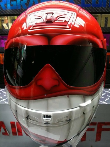 Casque de moto aérographe visage souriant en rouge peint sur mesure - Photo 1/2