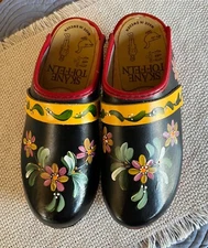 Swedish Clogs Hand Painted Size 34 EU Black With Yellow and Red  Skåne Toffeln