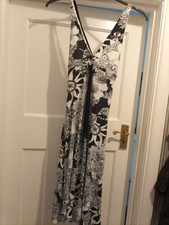 Ladies Size 10 Black And White Floral Sleeveless Dress