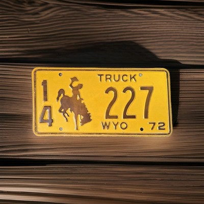 Vintage 1972 Wyoming License Plate Bucking Bronco Graphic - #227 