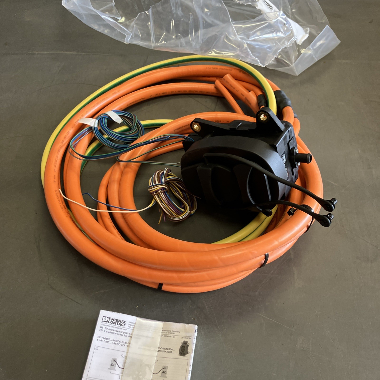 (NEW) Phoenix Contact 1141839 CCS Type 1 Vehicle Inlet EV Charging ...