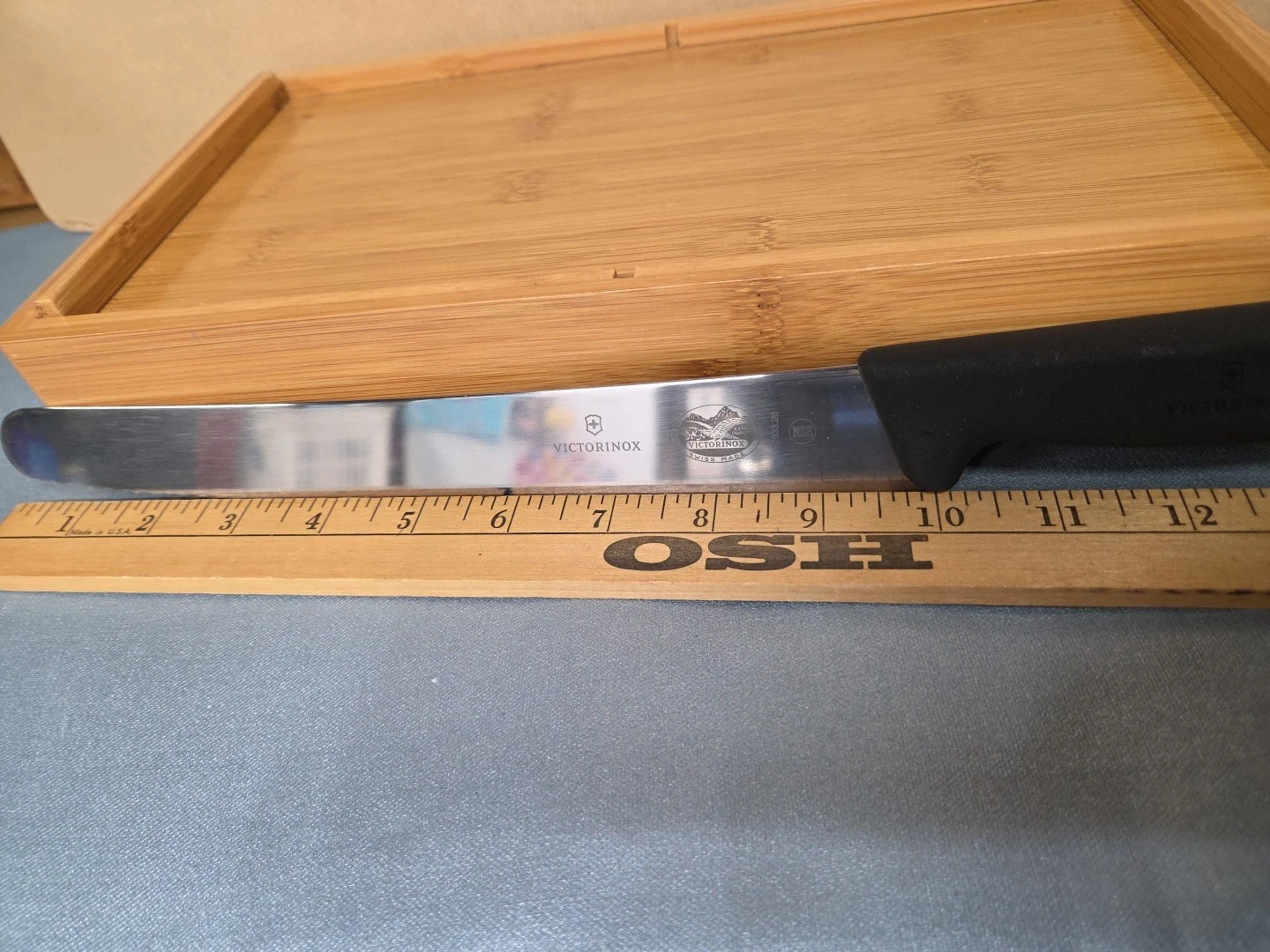 Victorinox 5.2933.26-X10 10 1/4" Curved Serrated Bread Knife with Fibrox Handle