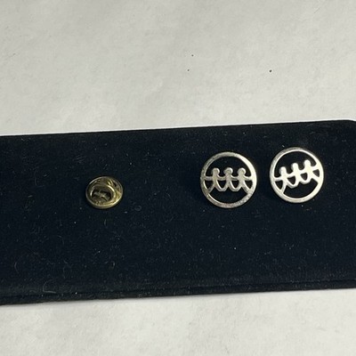 Vintage United Way E.A. Adams Lapel Pin 3 People Holding Hands Silver Tone - (2)