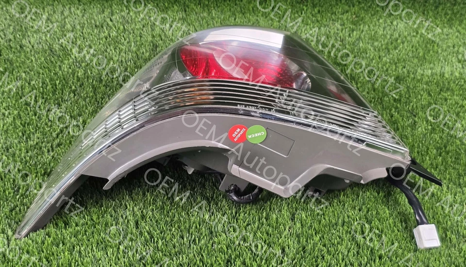 Пара задних фонарей в сборе для Lexus Altezza IS200 IS300 SXE10 оригинальные левые и правые б/у - Изображение 4 из 4