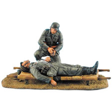 1/35 Scale WWII German Medic Treating Wounded Soldier Stretcher Resin Figure Set