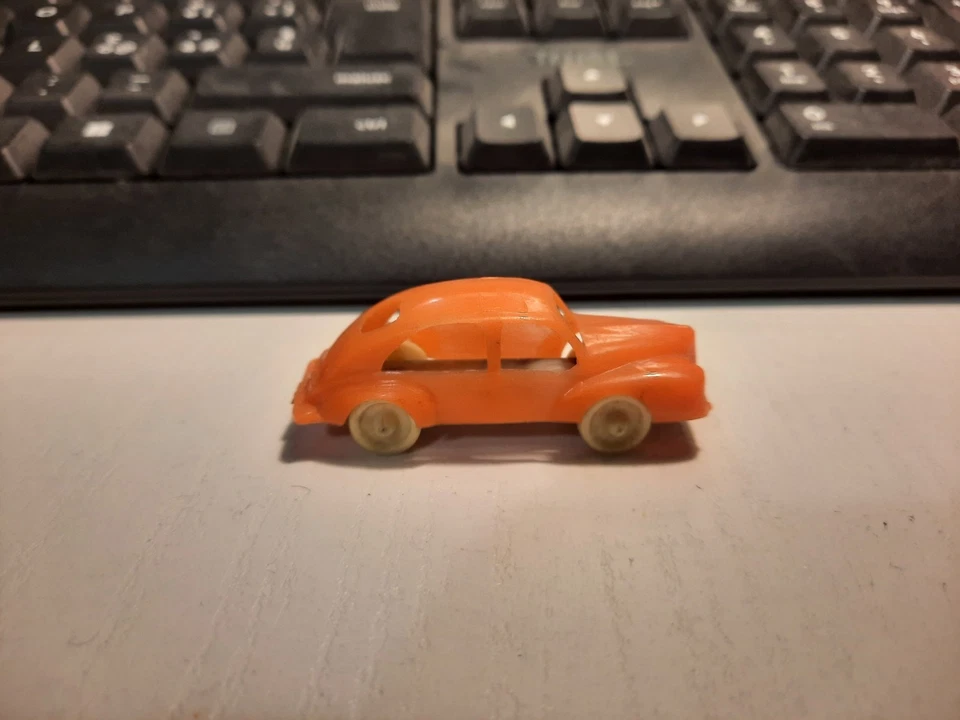 PEUGEOT 203 COME JOUEF CADUM PAX APS FAMILISTERE VINTAGE PLASTIC CAR SCALA 1/87 - Immagine 2 di 4