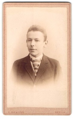 Fotografie E. Faehling, Berlin-SW, Leipziger-Strasse 63 a, Portrait junger Herr 