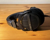 Beyerdynamic DT990 PRO studio monitor headphone vintage retro hi-fi audio