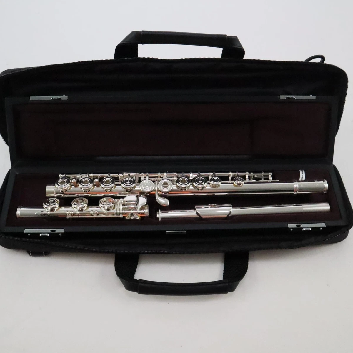 Yamaha Model YFL 462H Intermediate Flute in Solid Silver MINT
