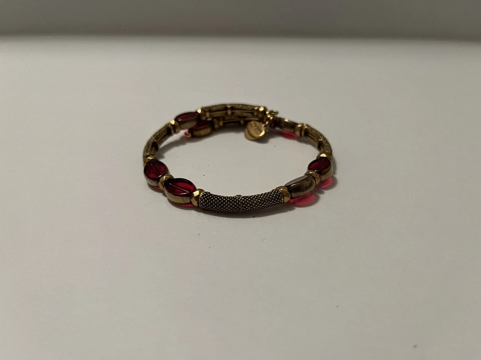 Brazalete envolvente Alex and Ani Warrior alambre expandible tono dorado piedra roja carmesí Foto 2 de 4