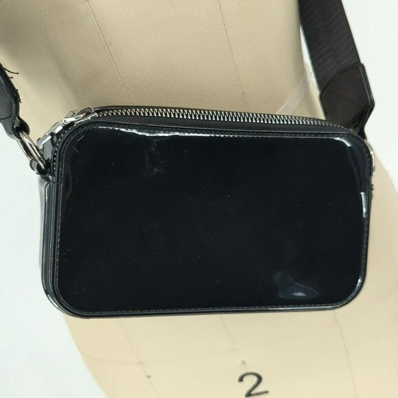 Bolso cinturón de plástico charol con doble cremallera correas de grosgrain negro viaje gorpcore calle Foto 3 de 4