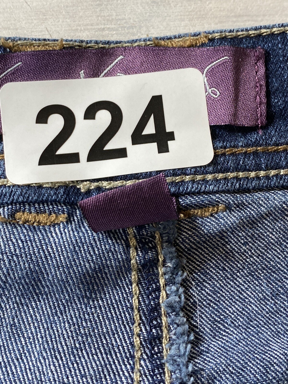 Gloria Vanderbilt Jeans 8 Amanda Missy Short 5 Pocket Logo Blue Straight Leg