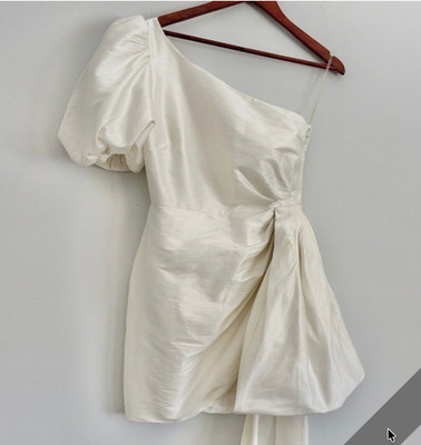 Sachin and Babi Dova Puffed One Shoulder Bow Train Wrap Mini Bridal Dress Size 6