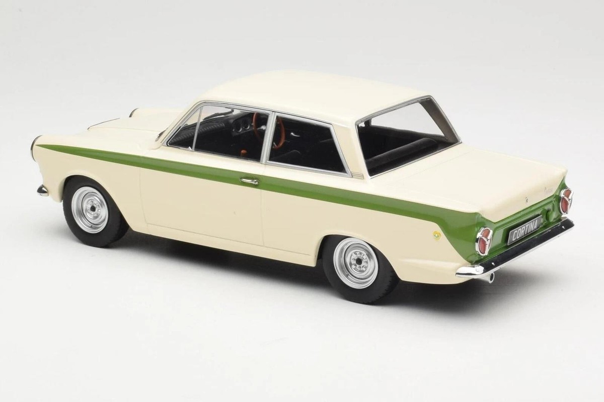 Ford Lotus Cortina MK I 1963 White Green 1:18 Scale Model Car