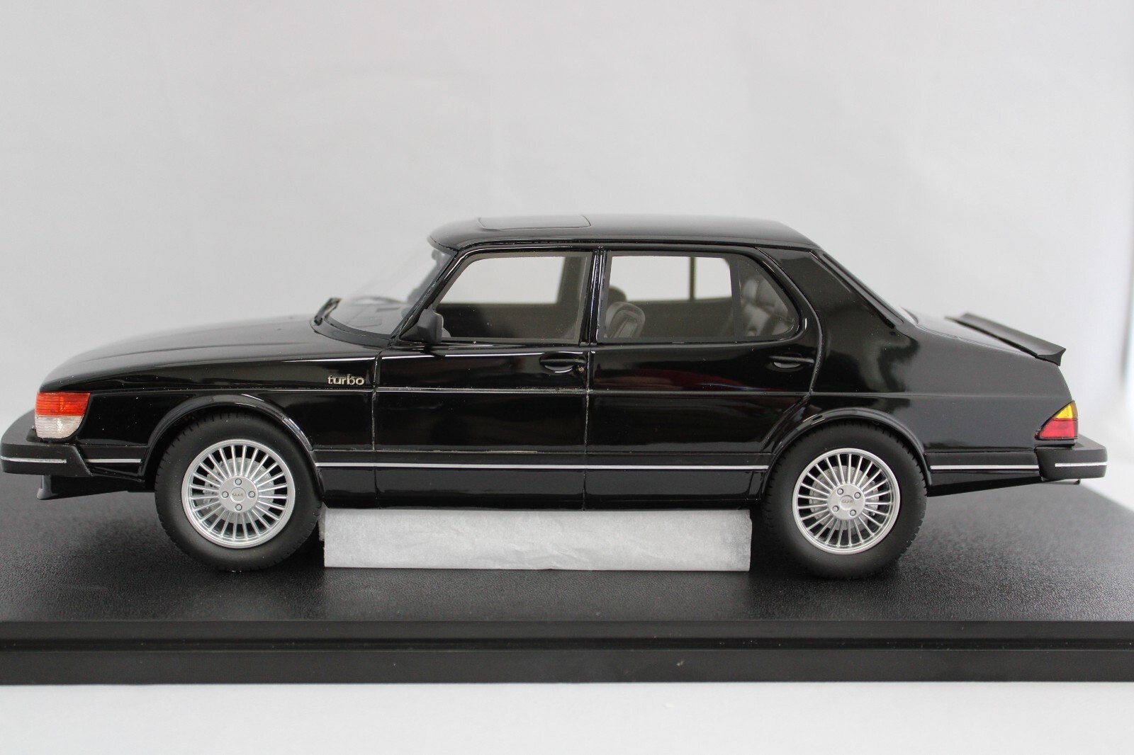 Miniature Saab 900 Turbo 1980 noire 1:18 Cult Scale CML099-3 LHD