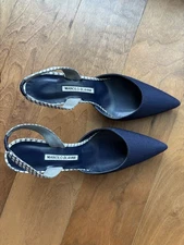 Manolo Blahnik Carolyn, Navy Blue Linen Slingback Pump Featuring Almond Toe Sz 6