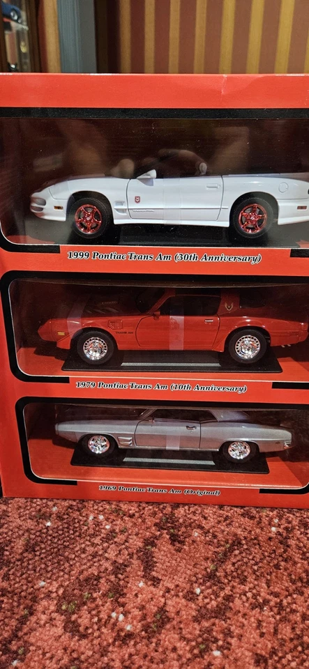 RARO PONTIAC TRANS AM COLECCIÓN 1:18 JUGUETES "R" EXCLUSIVO DE EE. UU.  Foto 2 de 4