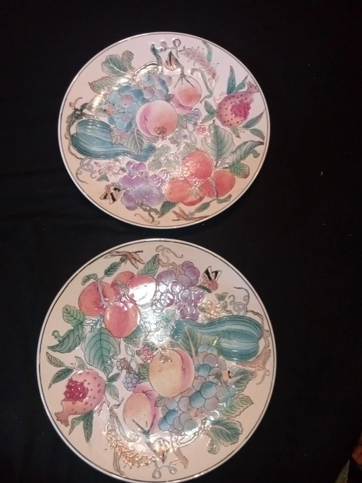 This large of antique Chinese Jingdezhen porcelain plate is a beautiful example  - Image 2 of 4