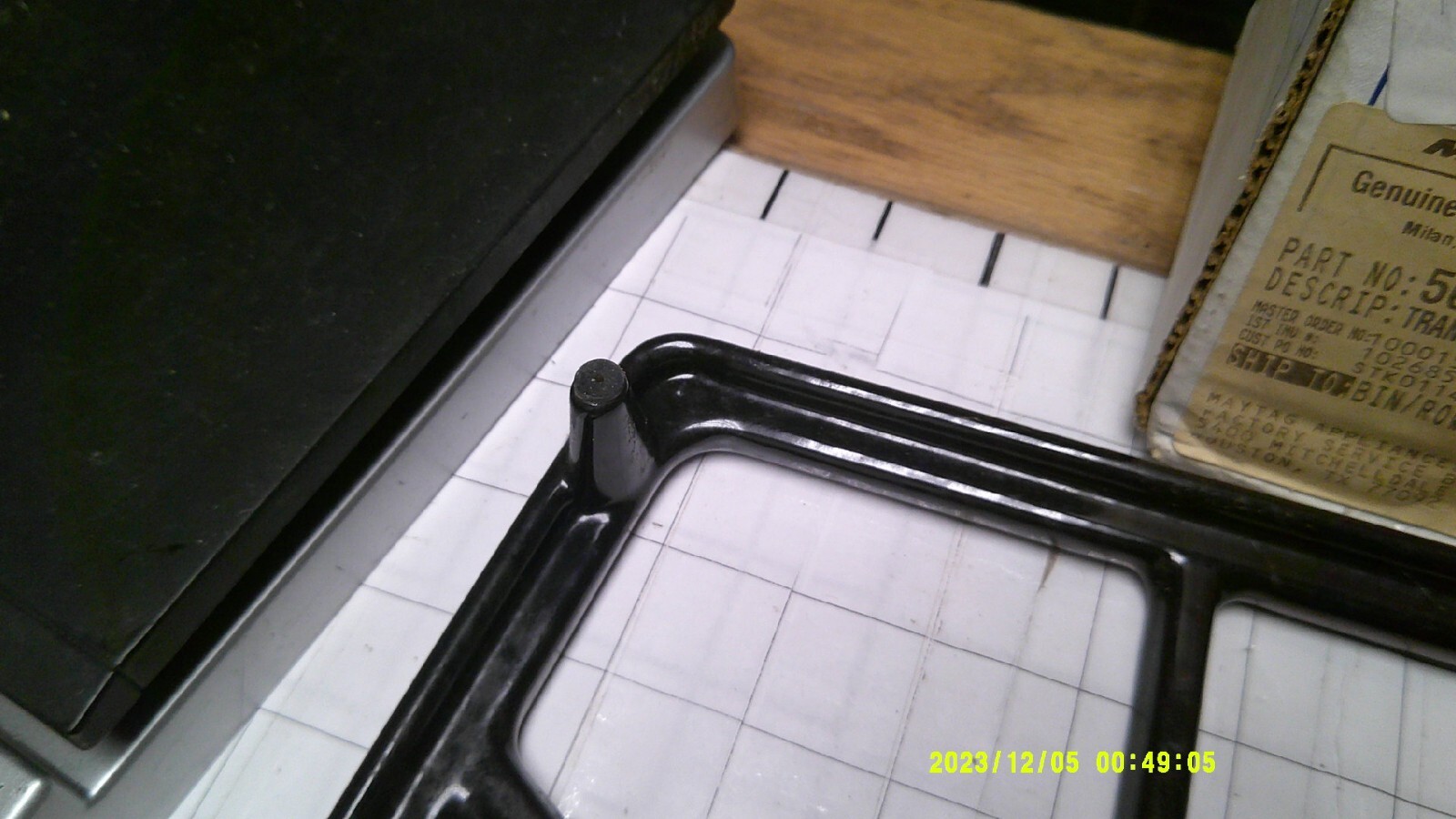 3191485 KitchenAid gas cooktop grates set of 2 1 missing 1 pad See pix