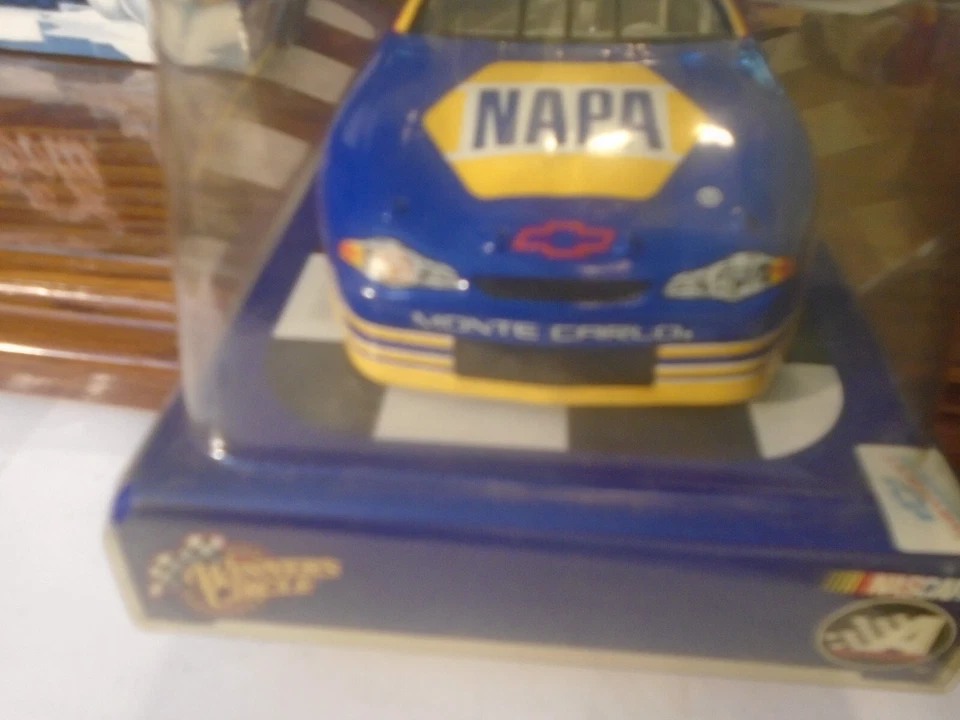 Winner's Circle #15 Michael Waltrip Napa Auto Parts, 2001 Monte Carlo, Action - Immagine 3 di 4