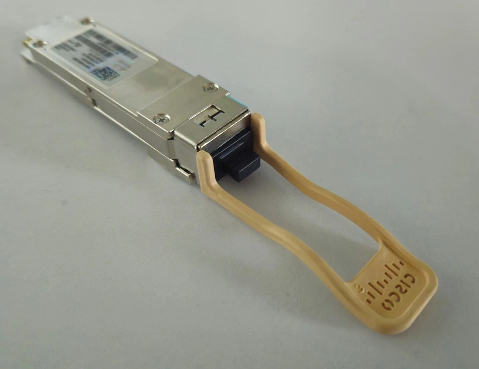 Cisco Original QSFP-40G-SR4 Transceiver Module 40GBASE MPO Connector - Bild 3 von 3