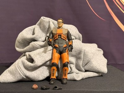 NECA Half-Life 2 Gordon Freeman 7'' Figure (2012) - Loose / Out of Box